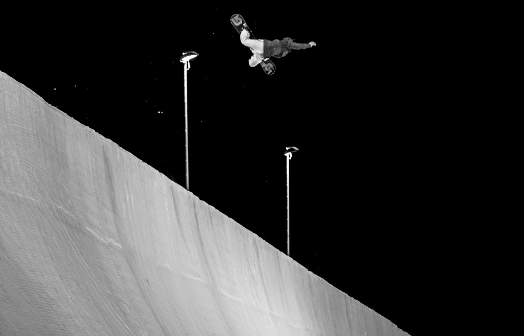 Back to snowboarding with a classic Hitsch Haller method ©Raphael Erhart